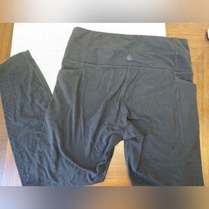 Athleta Black Perforated High Rise Leggings Women’s Medium Athletic Running Yoga